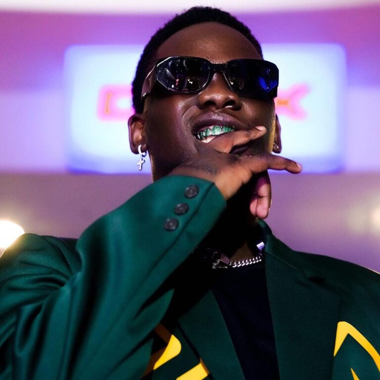 Blxckie celebrates his birthday with Sika music video