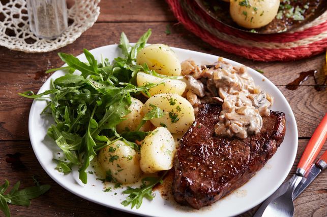 Rump steak with mushroom sauce