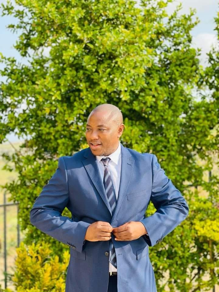 Kelly Khumalo Gets Dragged As Ntokozo Mbambo Wins Big At SAMA 29 Kelly Khumalo Gets Dragged As Ntokozo Mbambo Wins Big At SAMA 29