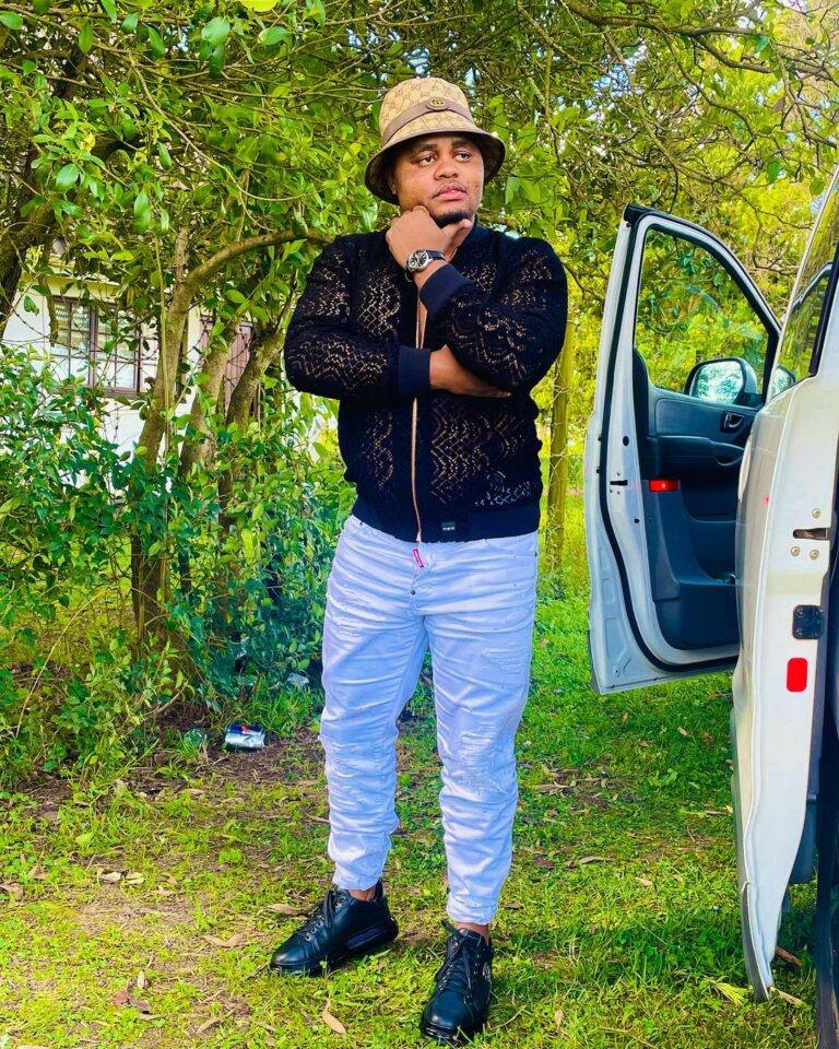 Maskandi Star Mthandeni Thinks Back To The Time He Was Told To “Voetsek” Off Stage