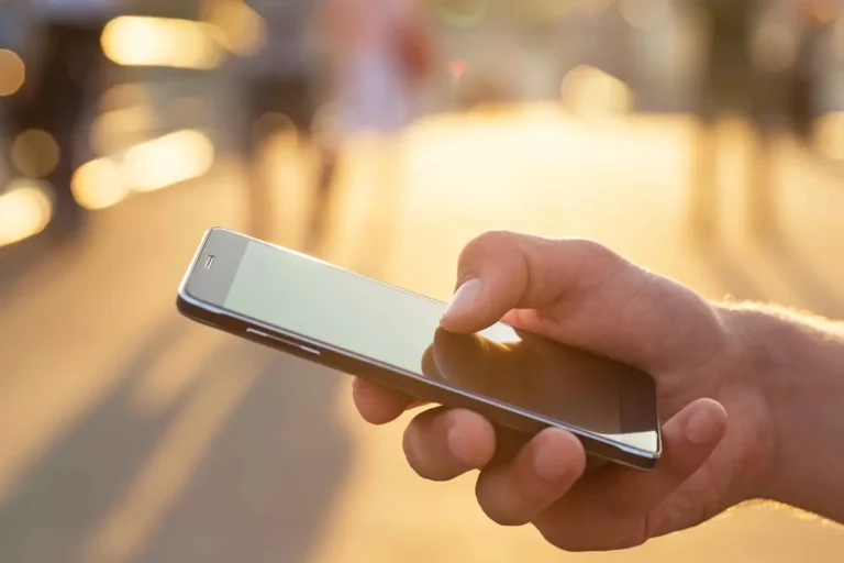 How you hold your smartphone says a lot about your personality