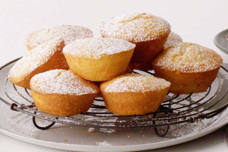Apple and custard tea cakes recipe