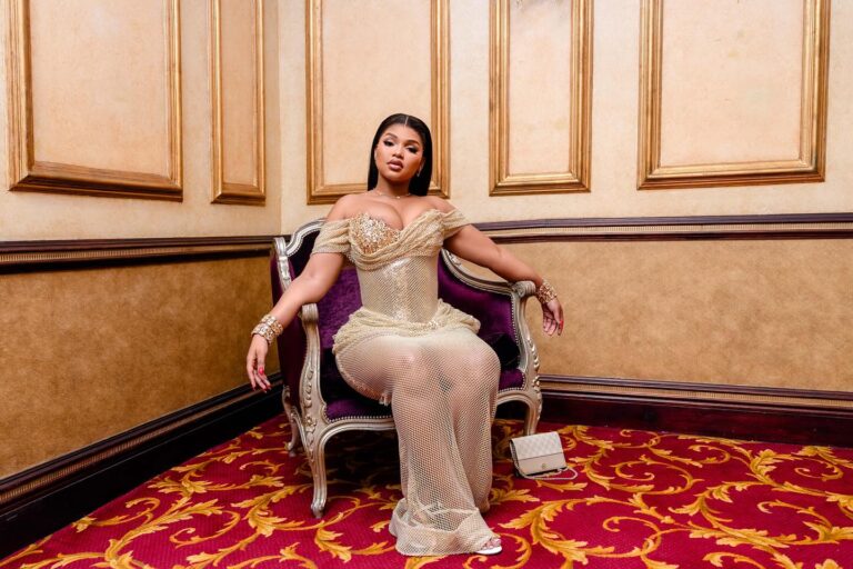 Mawhoo shows off her hot body