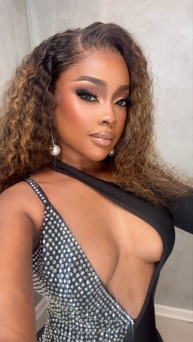 Omuhle Gela neutralizes her lip