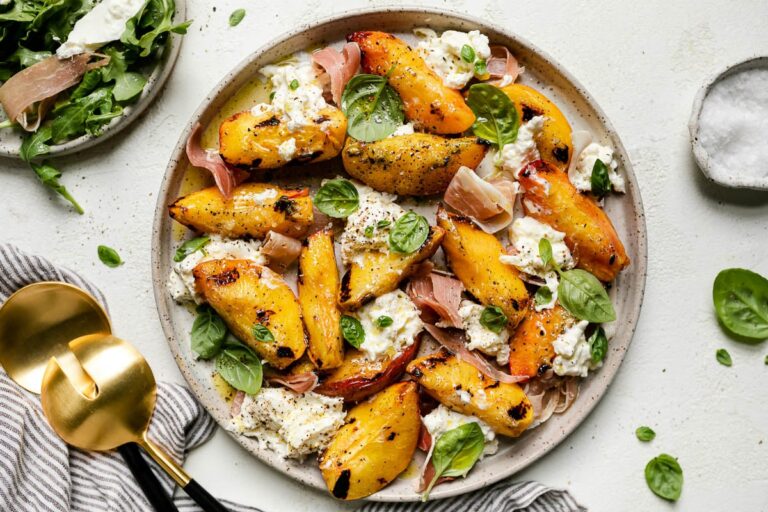 This is how to make Roasted peach and burrata salad